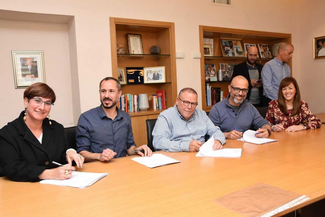 מעמד חתימת ההסכם