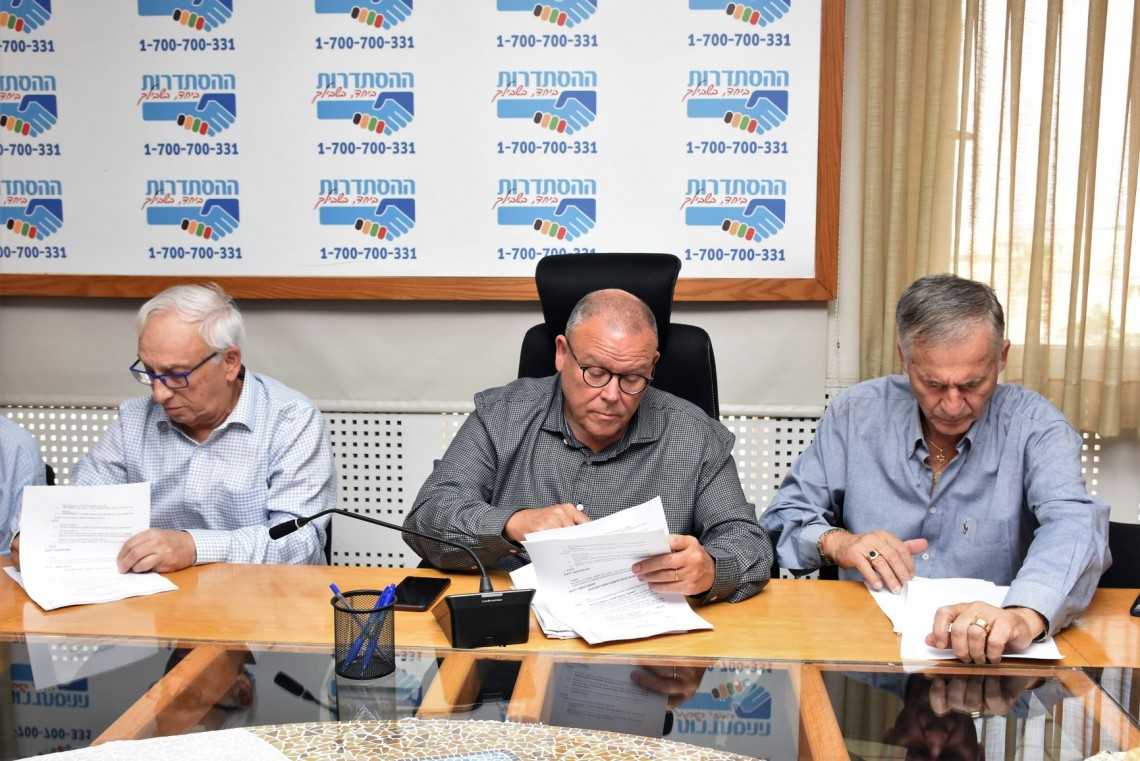 החתימה על ההסכם היום בבית ההסתדרות 