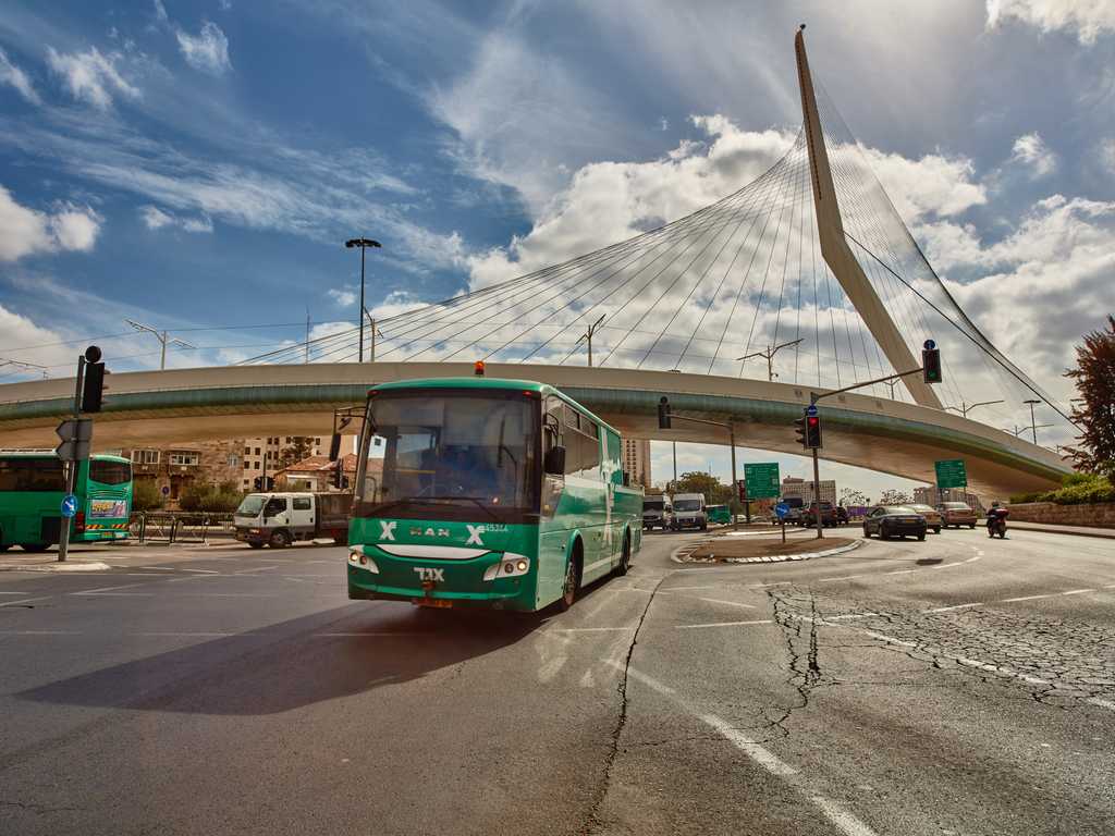אוטובוס אגד בכניסה לירושלים