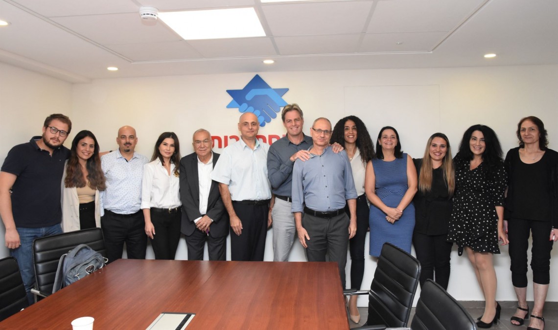 מעמד חתימת ההסכם לעובדי אסותא