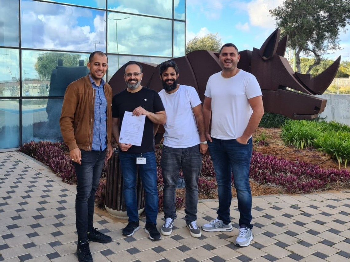 נציגי הצדדים במעמד חתימת הסכם ההתאגדות