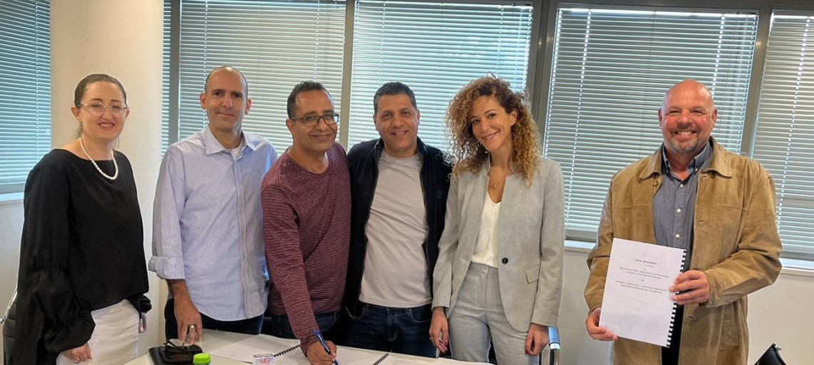 חתימת ההסכם לעובדי מקום בלב