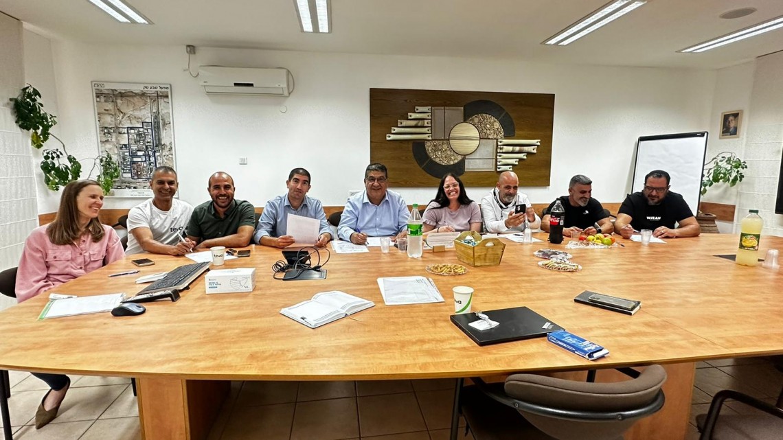 נציגי הצדדים במעמד חתימת ההסכם