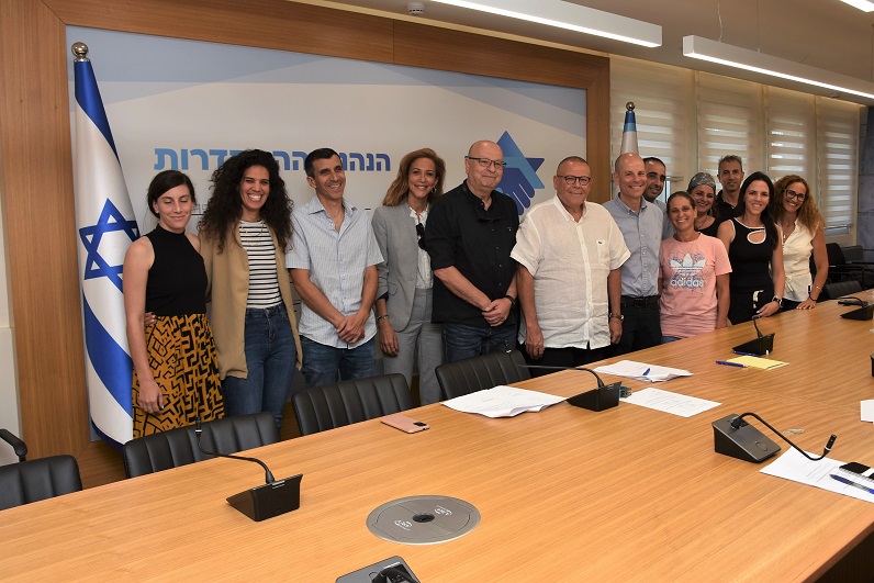 הסכם לחטיבת המכירות של שטראוס