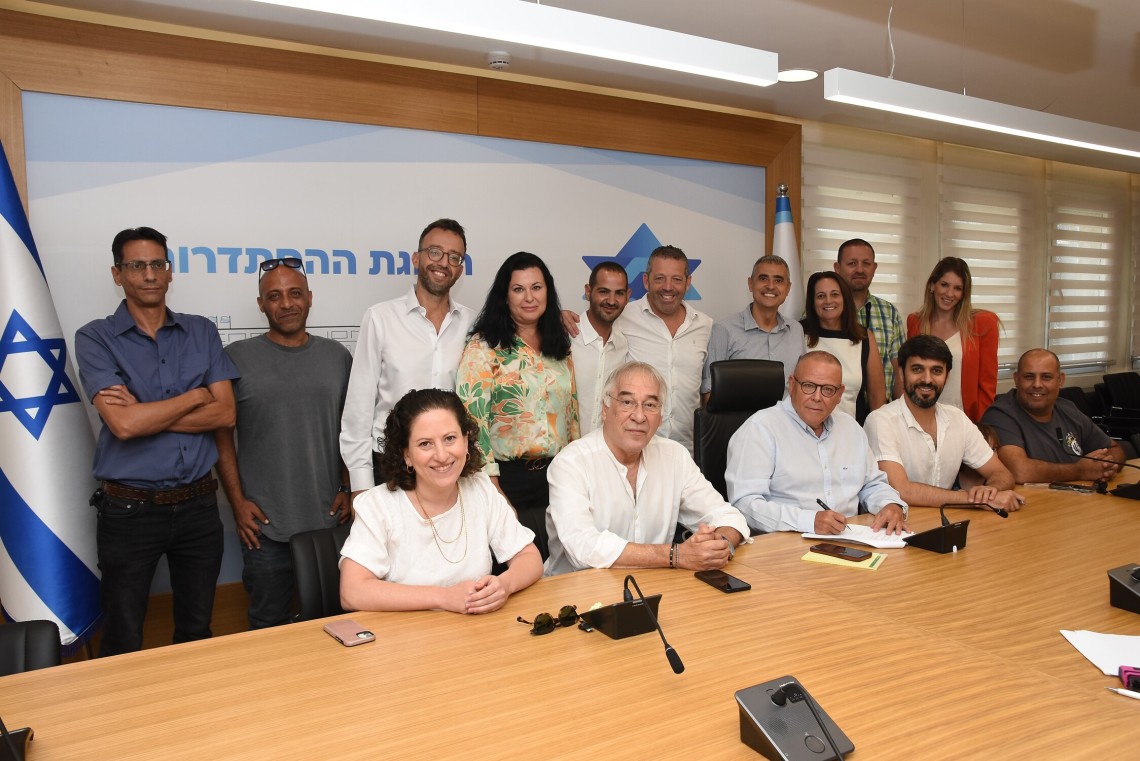 מעמד חתימת ההסכם. קרדיט דוברות ההסתדרות