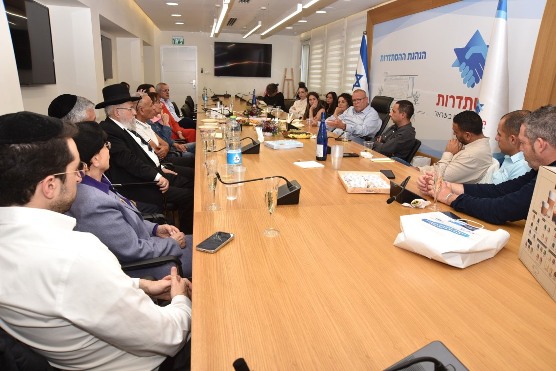 טקס עובדים שמציינים 20 שנה בהסתדרות