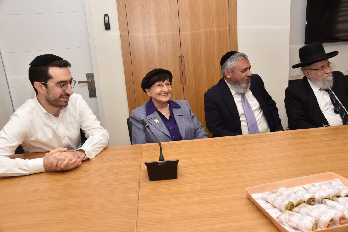 טקס עובדים שמציינים 20 שנה בהסתדרות