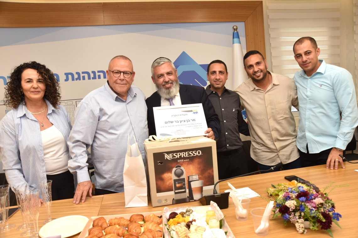 טקס עובדים שמציינים 20 שנה בהסתדרות