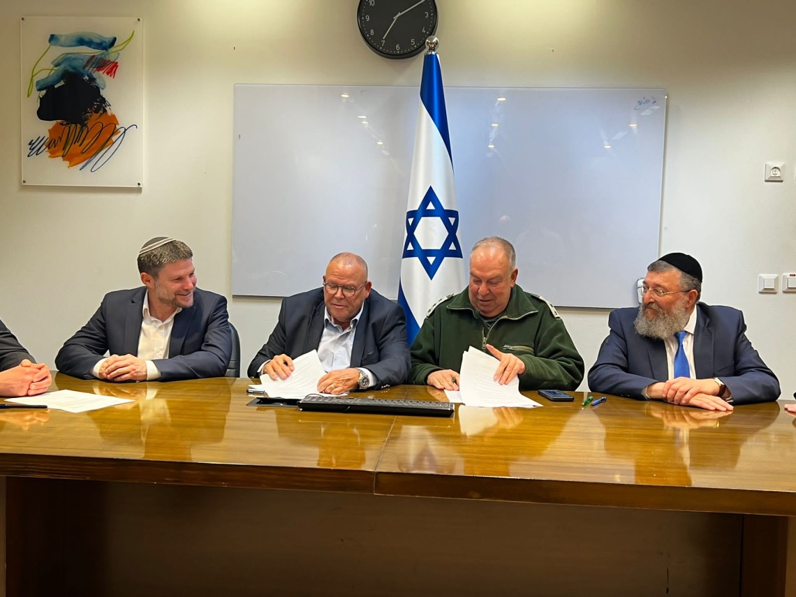 צילום ממעמד החתימה 
