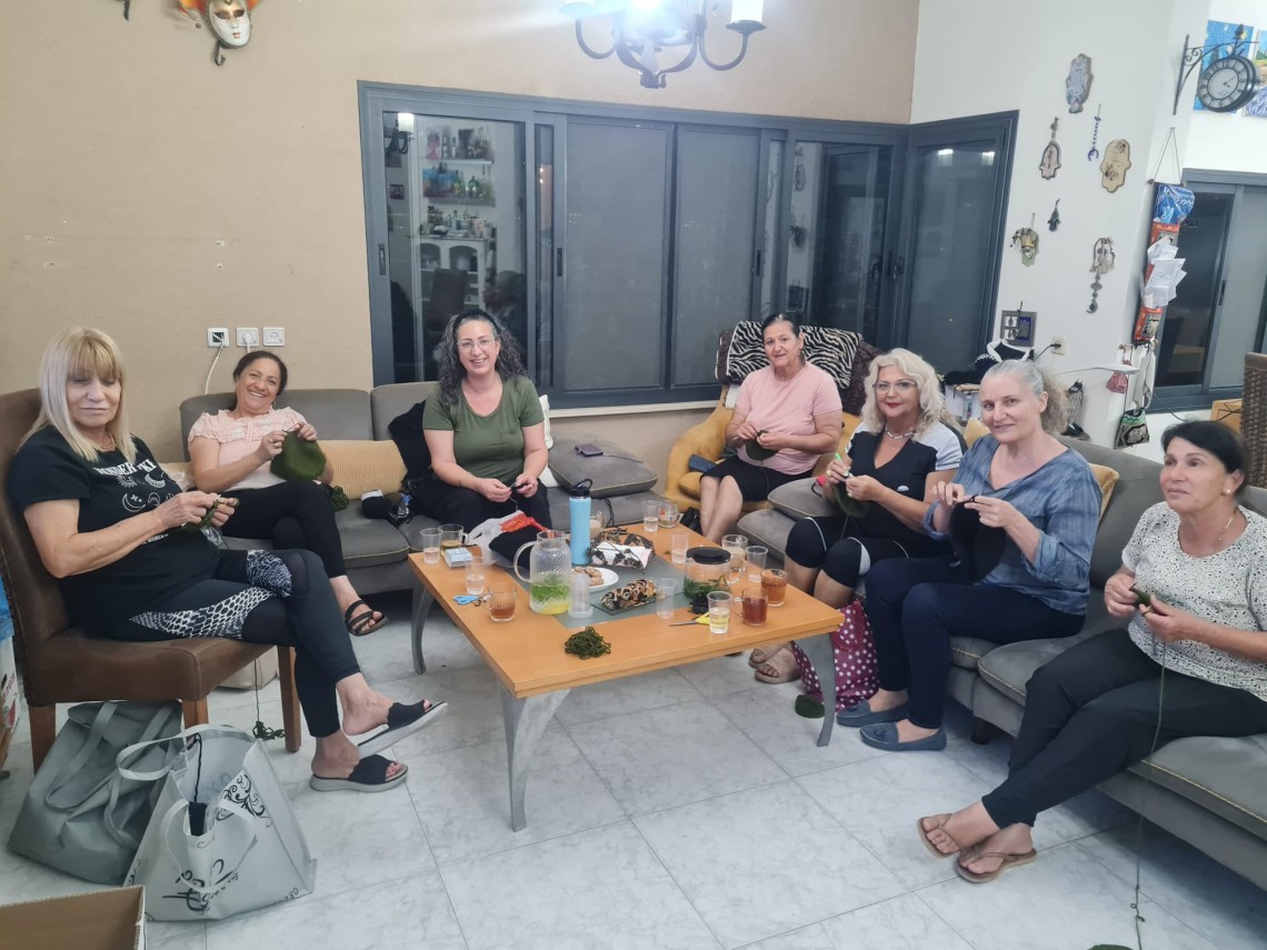 סורגות בטבריה למען החיילות והחיילים 
