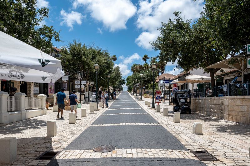 מדרחוב זכרון יעקב, צילום: sutterstok