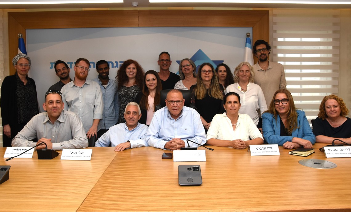 הצדדים במעמד חתימת ההסכם