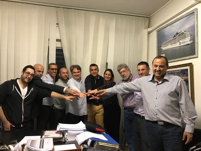מעמד החתימה על ההסכם - לאופר GHI